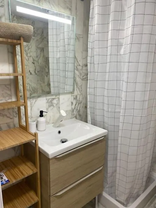 Grand Studio Dans Residence Avec Piscine Hyères 0*,  فرنسا