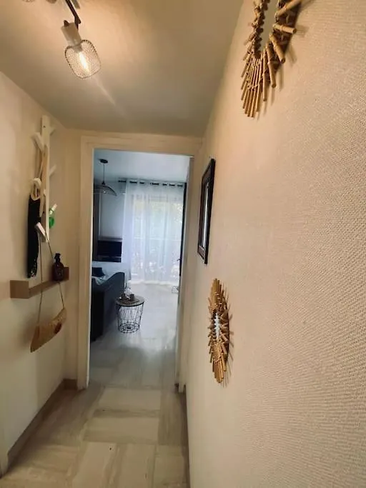 Grand Studio Dans Residence Avec Piscine Hyères شقة