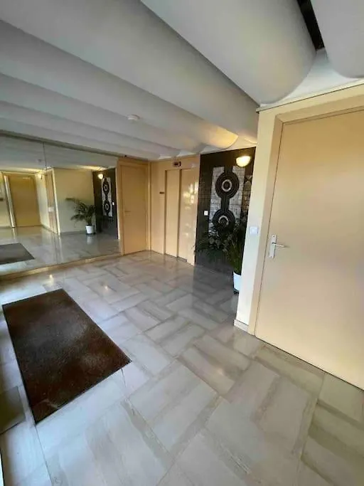 Grand Studio Dans Residence Avec Piscine Hyères شقة