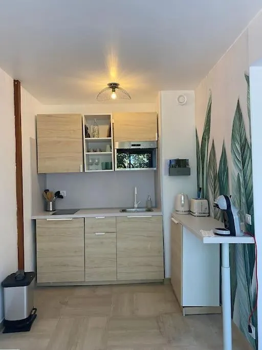 Grand Studio Dans Residence Avec Piscine Hyères 0*,  فرنسا