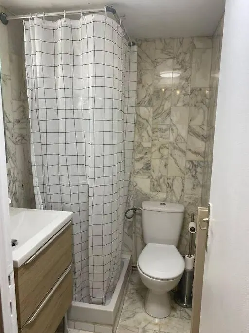 Grand Studio Dans Residence Avec Piscine Hyères