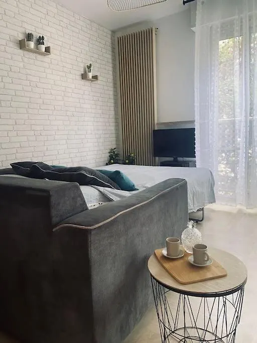 Grand Studio Dans Residence Avec Piscine Hyères شقة