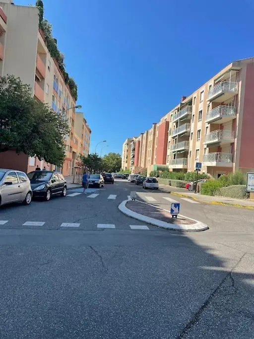 Grand Studio Dans Residence Avec Piscine Hyères 0*,