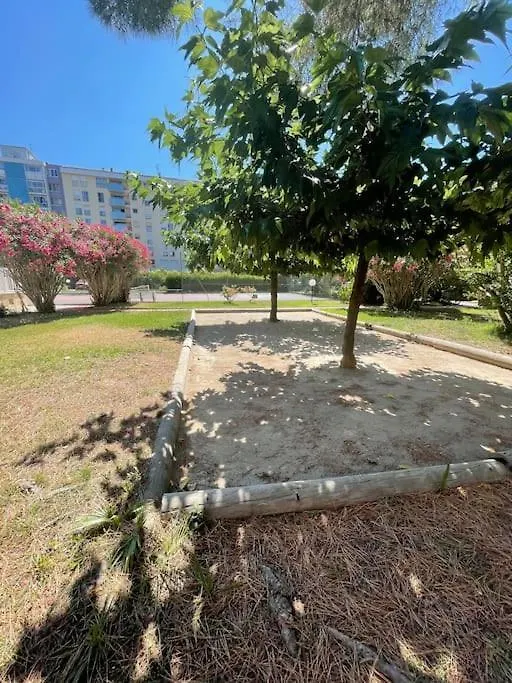 Grand Studio Dans Residence Avec Piscine Hyères شقة